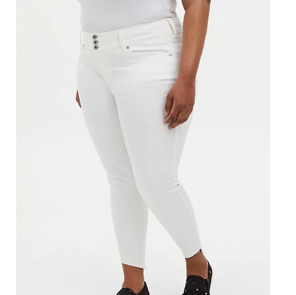 NWT Torrid White Super Soft Jegging 22R
